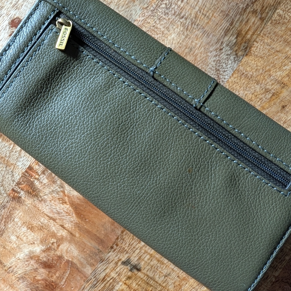 Leather Fossil Wallet - Picture 5 of 7
